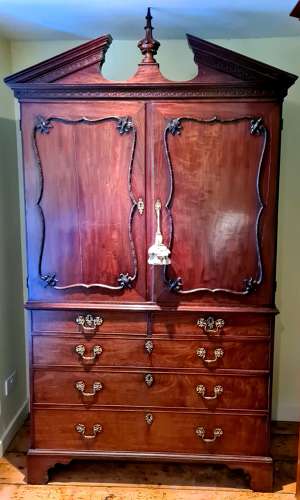 A George III Linen Press