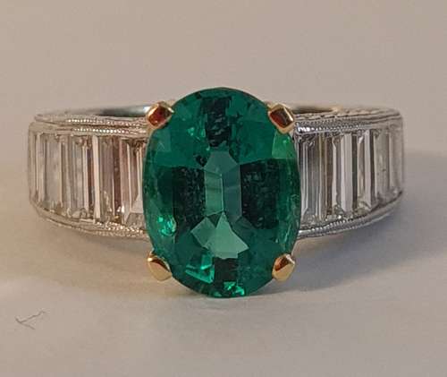 Single Stone Oval Emerald