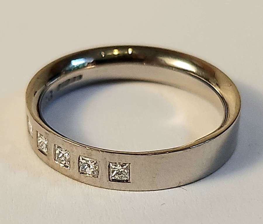 Gold Band Ring Set with Diamonds
