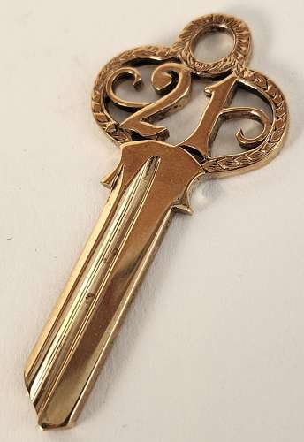 Gold '21' Key